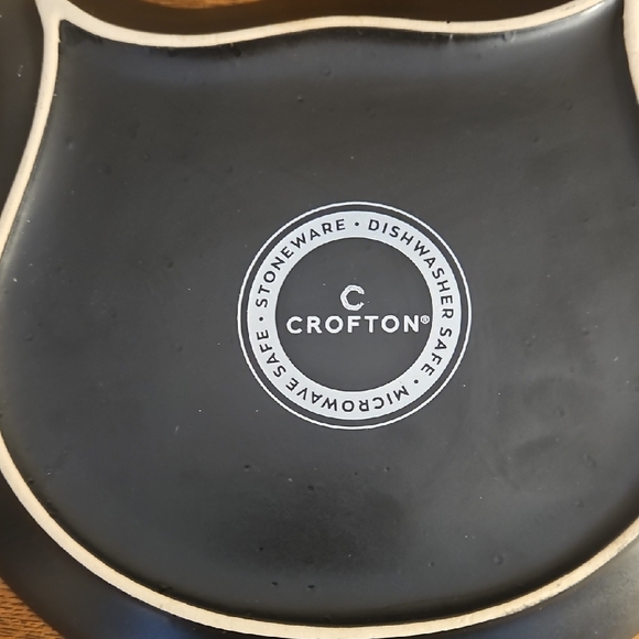 Croton Stoneware Black Midnight Cat Silhouette Plate. - Picture 2 of 3